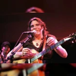 Kris Delmhorst