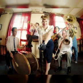 Meschiya Lake and the Little Big Horns