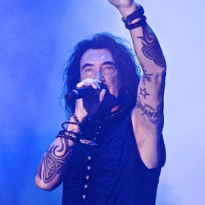 Robin McAuley